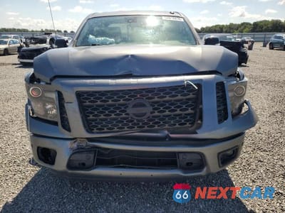Piąte zdjęcie samochodu w środku: 2019 NISSAN TITAN SV VIN:1N6AA1E6XKN503168 - miniatura