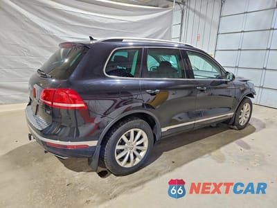 Trzecie zdjęcie samochodu z tyłu: 2015 VOLKSWAGEN TOUAREG V6 VIN:WVGEF9BP3FD005337 - miniatura