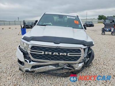Piąte zdjęcie samochodu w środku: 2022 RAM 1500 BIG HORN VIN:1C6SRFBT2NN420515 - miniatura
