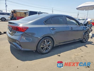 Trzecie zdjęcie samochodu z tyłu: 2023 KIA FORTE LXS VIN:3KPF24AD1PE601562 - miniatura