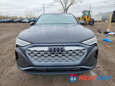 Piąte zdjęcie samochodu w środku: 2024 AUDI Q8 E-TRON PREMIUM VIN:WA14ABGE4RB019884 - miniatura