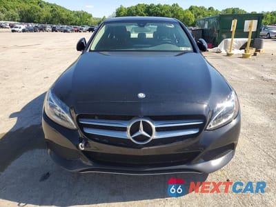 Piąte zdjęcie samochodu w środku: 2016 MERCEDES-BENZ C 300 4MATIC VIN:55SWF4KB0GU175194 - miniatura