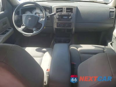 Zdjęcie 8 z 12 samochodu: 2006 DODGE DAKOTA QUAD SLT VIN:1D7HE48KX6S533090 - miniatura