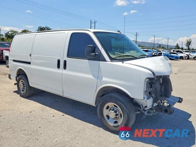 Czwarte zdjęcie samochodu z boku: 2022 CHEV EXPRESS G2500 VIN:1GCWGAFP9N1279871 - miniatura