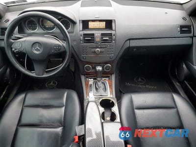 Zdjęcie 8 z 12 samochodu: 2010 MERCEDES-BENZ C 300 4MATIC VIN:WDDGF8BB5AR092543 - miniatura