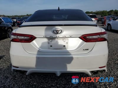 Trzecie zdjęcie samochodu z tyłu: 2018 TOYOTA CAMRY XSE V6 VIN:4T1BZ1HK6JU013139 - miniatura