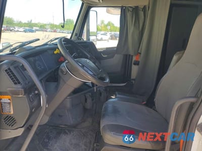 Zdjęcie 6 z 10 samochodu: 2020 VOLVO VN VNL - SEMI TRUCK VIN:4V4NC9TH4LN255796 - miniatura