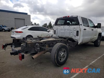 Trzecie zdjęcie samochodu z tyłu: 2019 CHEVROLET SILVERADO C2500 HEAVY DUTY VIN:1GC1CREG6KF198086 - miniatura