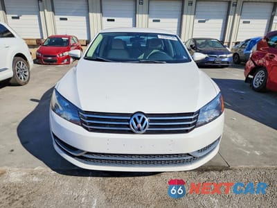 Piąte zdjęcie samochodu w środku: 2012 VOLKSWAGEN PASSAT SE VIN:1VWBP7A34CC059476 - miniatura