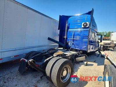 Czwarte zdjęcie samochodu z boku: 2017 VOLVO VN VNL - SEMI TRUCK VIN:4V4NC9EHXHN967055 - miniatura