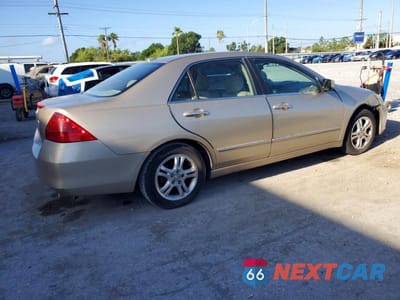 Trzecie zdjęcie samochodu z tyłu: 2006 HONDA ACCORD EX VIN:1HGCM56806A039588 - miniatura
