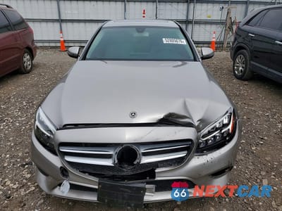 Piąte zdjęcie samochodu w środku: 2019 MERCEDES-BENZ C VIN:55SWF8DB6KU289648 - miniatura