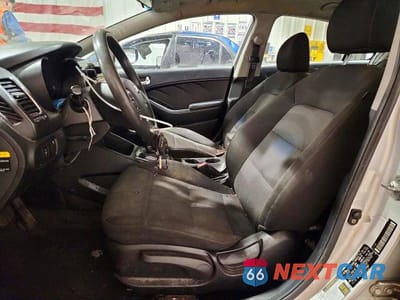 Zdjęcie 7 z 12 samochodu: 2018 KIA FORTE LX VIN:3KPFK4A77JE209641 - miniatura