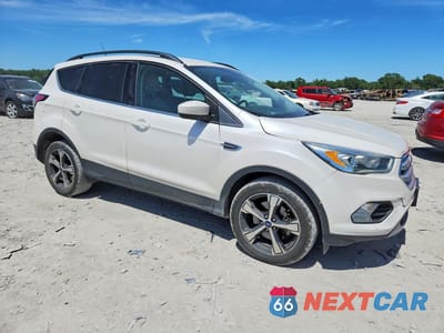 Czwarte zdjęcie samochodu z boku: 2018 FORD ESCAPE SEL VIN:1FMCU9HD9JUD16001 - miniatura