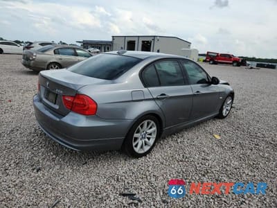 Trzecie zdjęcie samochodu z tyłu: 2011 BMW 328 I VIN:WBAPH7C57BE681350 - miniatura