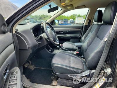 Zdjęcie 7 z 14 samochodu: 2015 MITSUBISHI OUTLANDER SE VIN:JA4AZ3A33FZ013120 - miniatura