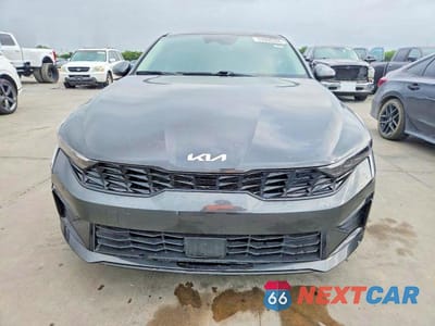 Piąte zdjęcie samochodu w środku: 2025 KIA K5 LXS VIN:KNAG24J7XS5384948 - miniatura