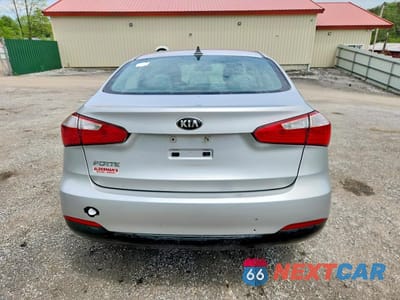 Zdjęcie 6 z 12 samochodu: 2016 KIA FORTE LX VIN:KNAFK4A64G5524308 - miniatura