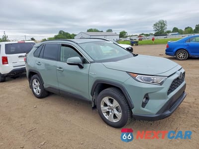 Czwarte zdjęcie samochodu z boku: 2021 TOYOTA RAV4 XLE VIN:JTMRWRFV9MD131990 - miniatura