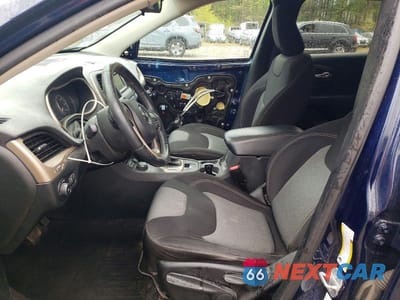 Zdjęcie 7 z 13 samochodu: 2014 JEEP CHEROKEE VIN:1C4PJMCS8EW127678 - miniatura