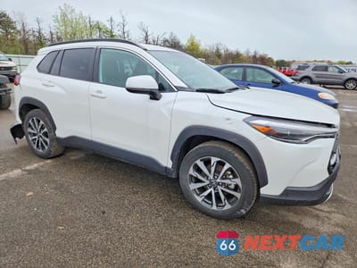 Czwarte zdjęcie samochodu z boku: 2022 TOYOTA COROLLA CROSS XLE VIN:7MUEAABG7NV040962 - miniatura