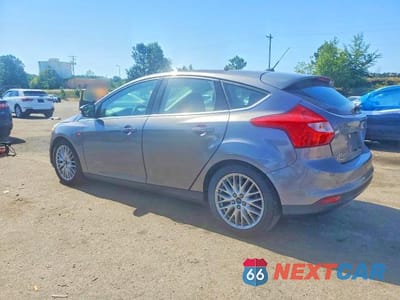 Drugie zdjęcie samochodu z przodu: 2014 FORD FOCUS TITANIUM VIN:1FADP3N29EL416455 - miniatura