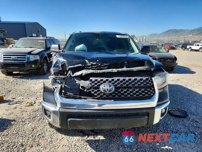 Piąte zdjęcie samochodu w środku: 2018 TOYOTA TUNDRA CREWMAX SR5 VIN:5TFDY5F15JX694586 - miniatura