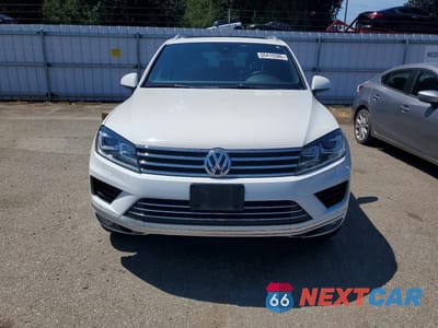 Piąte zdjęcie samochodu w środku: 2017 VOLKSWAGEN TOUAREG WOLFSBURG VIN:WVGRF7BP8HD003284 - miniatura