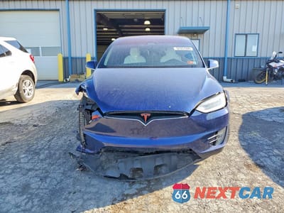 Piąte zdjęcie samochodu w środku: 2019 TESLA MODEL X VIN:5YJXCAE27KF152626 - miniatura
