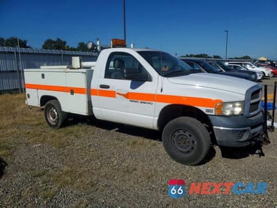Czwarte zdjęcie samochodu z boku: 2005 DODGE RAM 2500 ST VIN:3D7KS26D35G858399 - miniatura