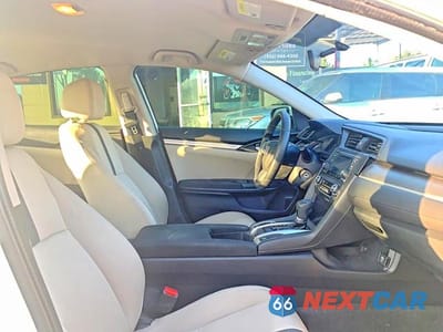 Piąte zdjęcie samochodu w środku: 2017 HONDA CIVIC LX VIN:2HGFC2F54HH505094 - miniatura