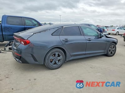 Trzecie zdjęcie samochodu z tyłu: 2021 KIA K5 LXS VIN:5XXG14J28MG054864 - miniatura