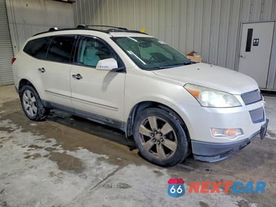 Czwarte zdjęcie samochodu z boku: 2011 CHEVROLET TRAVERSE LTZ VIN:1GNKVLED3BJ204867 - miniatura