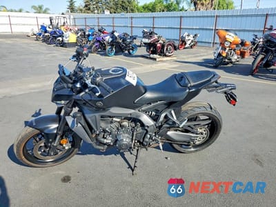 Trzecie zdjęcie samochodu z tyłu: 2025 YAMAHA MT09 C VIN:JYARN94Y9SA000648 - miniatura