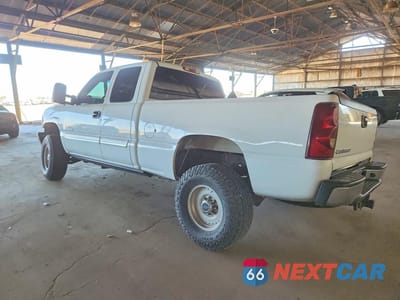Drugie zdjęcie samochodu z przodu: 2003 CHEVROLET SILVERADO K2500 HEAVY DUTY VIN:1GCHK29103E109778 - miniatura