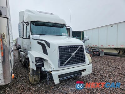 2016 VOLVO VNL SEMI TRUCK 4V4NC9EH5GN942160 - główne zdjęcie licytacji z USA - miniatura