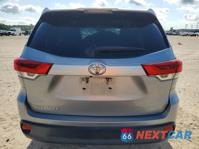 Zdjęcie 6 z 14 samochodu: 2018 TOYOTA HIGHLANDER LE VIN:5TDZZRFH7JS239641 - miniatura