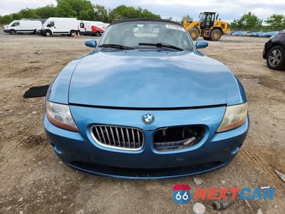 Piąte zdjęcie samochodu w środku: 2003 BMW Z4 3.0 VIN:4USBT53443LT22360 - miniatura