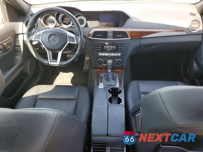 Zdjęcie 8 z 13 samochodu: 2014 MERCEDES-BENZ C 250 VIN:WDDGF4HB7EA953175 - miniatura