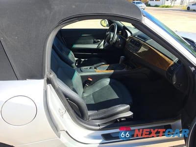 Piąte zdjęcie samochodu w środku: 2005 BMW Z4 3.0 VIN:4USBT53585LU10307 - miniatura