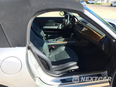 Piąte zdjęcie samochodu w środku: 2005 BMW Z4 3.0 VIN:4USBT53585LU10307 - miniatura