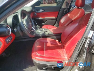 Zdjęcie 7 z 12 samochodu: 2018 ALFA ROMEO GIULIA Q4 VIN:ZARFAEDN9J7594502 - miniatura