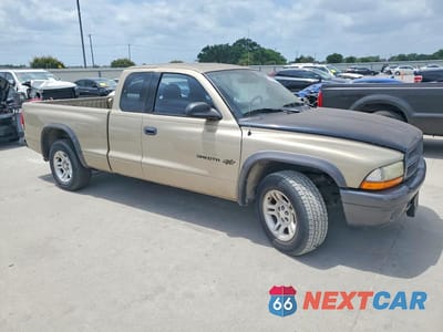 Czwarte zdjęcie samochodu z boku: 2002 DODGE DAKOTA BASE VIN:1B7GL12X02S718483 - miniatura