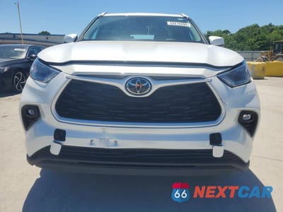 Piąte zdjęcie samochodu w środku: 2026 TOYOTA HIGHLANDER XLE VIN:5TDKDRBH3TS599899 - miniatura