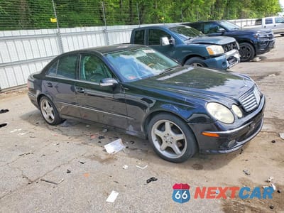 Czwarte zdjęcie samochodu z boku: 2005 MERCEDES-BENZ E 500 VIN:WDBUF70J65A692492 - miniatura