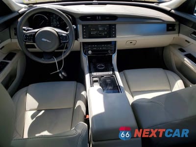 Zdjęcie 8 z 12 samochodu: 2017 JAGUAR XF PREMIUM VIN:SAJBD4BV3HCY29881 - miniatura
