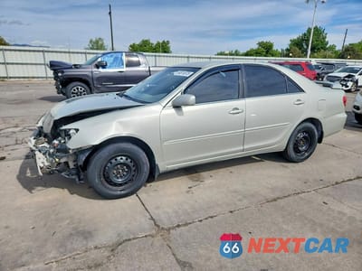 2005 TOYOTA CAMRY LE 4T1BE32K55U031959 - główne zdjęcie licytacji z USA - miniatura