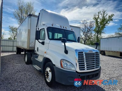 2016 FREIGHTLINER CASCADIA 125 SEMI TRUCK 1FUBGEDV0GLHC5640 - główne zdjęcie licytacji z USA - miniatura