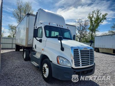 2016 FREIGHTLINER CASCADIA 125 SEMI TRUCK 1FUBGEDV0GLHC5640 - główne zdjęcie licytacji z USA - miniatura