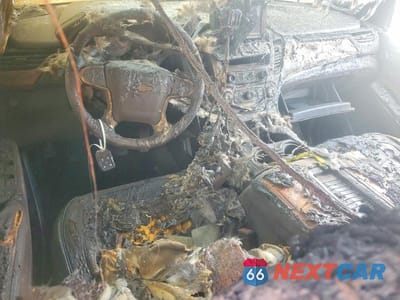 Zdjęcie 8 z 13 samochodu: 2017 CHEVROLET SUBURBAN C1500 LT VIN:1GNSCHKC7HR371919 - miniatura
